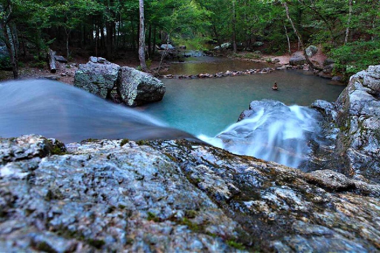 Secluded Home With Mini Waterfall And A Creek In Hot Springs Kültér fotó